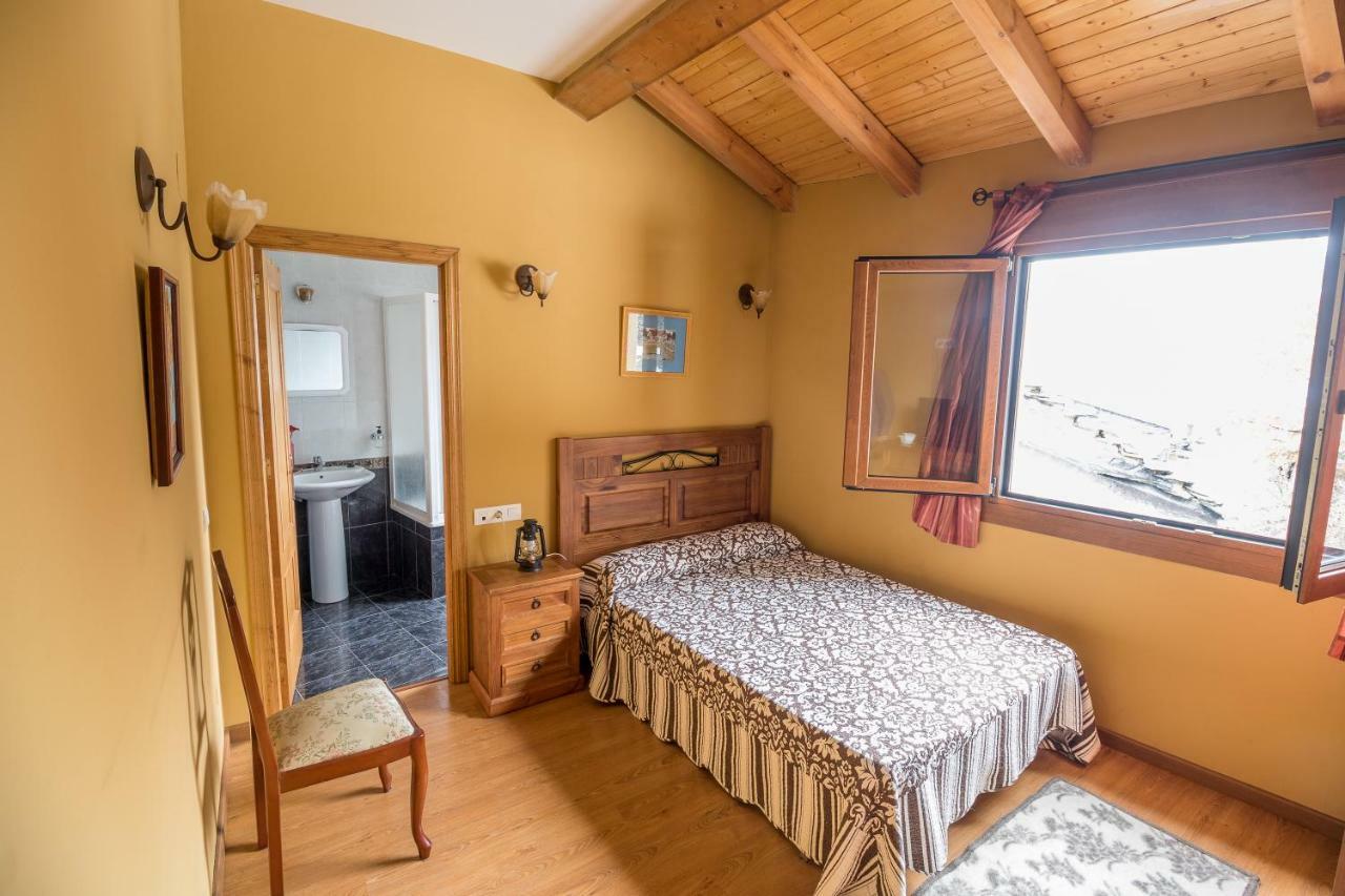Casa Rural La Fuente Tejedo del Sil Room photo
